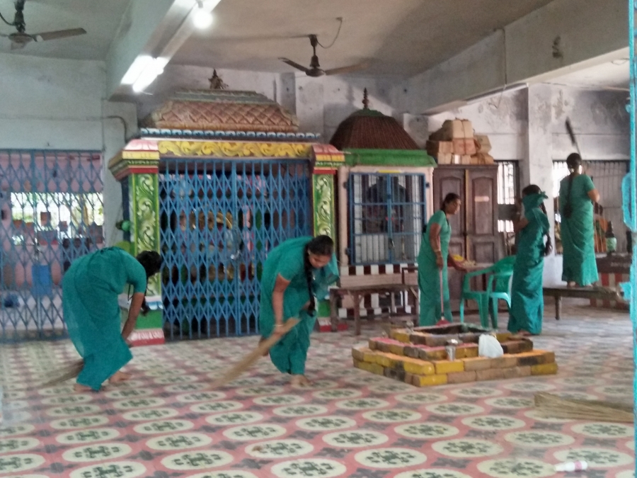 ATHICHAYA VINAYAGAR TEMPLE CLEANING(SOCIAL SERVICE)-EXTENSION ACTIVITY